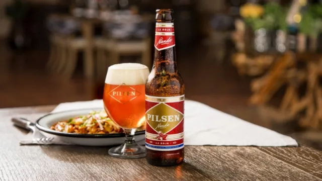Pilsen apuesta al sector gastronómico con su cerveza roja de… ¡mandioca!