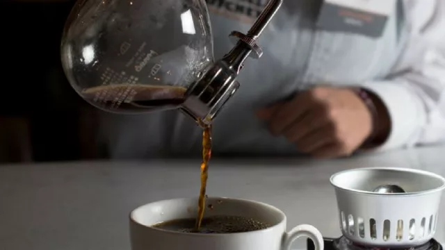 Acuarela Kitchen abre desde las 06:00 am, en horario continuado hasta las 00:00 pm.
