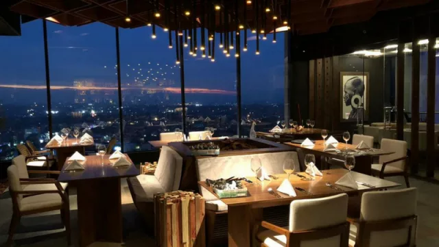 El rooftop está abierto de lunes a sábados de 9:00 a 2:00 de la madrugada.