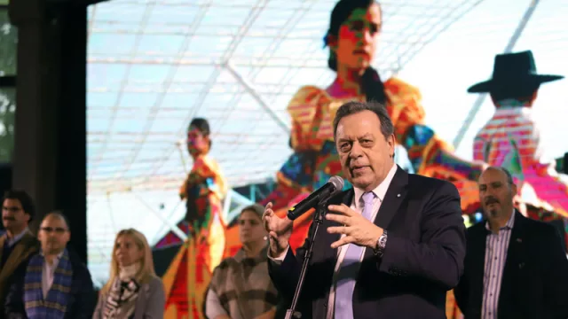 El ministro de Turismo de la Nación Argentina firmó un acuerdo con el sector hotelero para mantener los precios