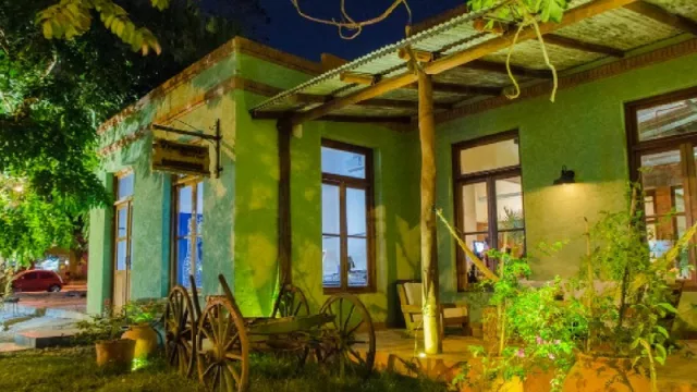 Pozo Colorado se encuentra sobre Alberto De Souza entre Cruz del Chaco y Cruz del Defensor.
