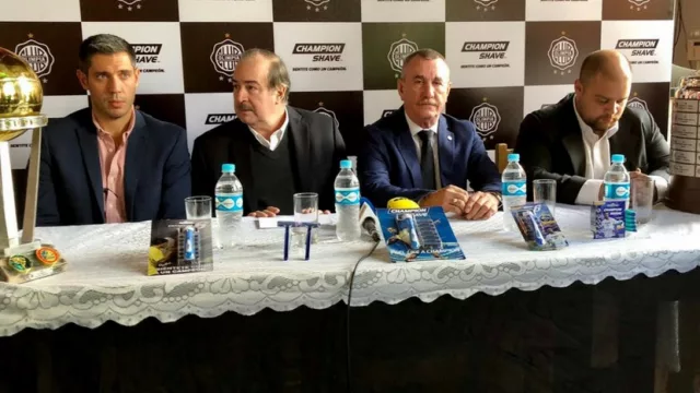 El Decano pelea la tentación de una buena afeitada: es embajador de Champion Shave