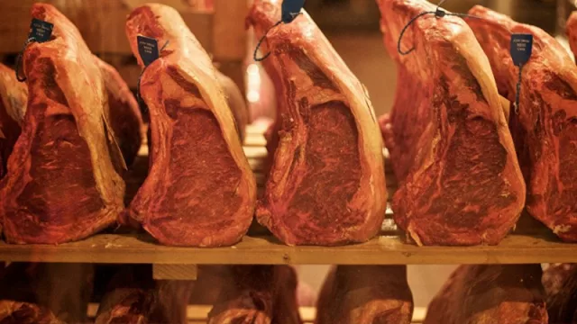 Argentina vende los cortes finos, pero Uruguay llega con carne fresca