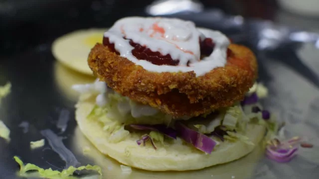 Dalu Wok se encuentra en el Food Park Mburucuyá.
