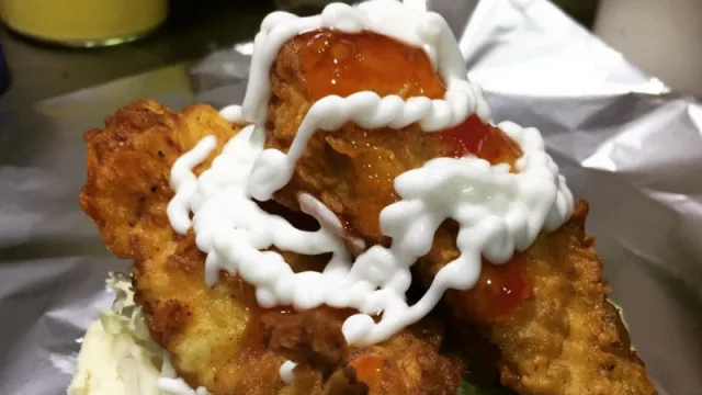 El horario de atención es martes a domingos, de 18:30 a 00:00 horas.