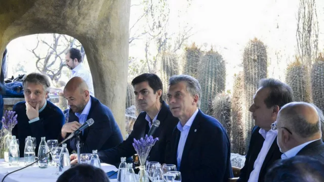 El Presidente Mauricio Macri realizó la primera mesa de turismo para el empleo en NOA