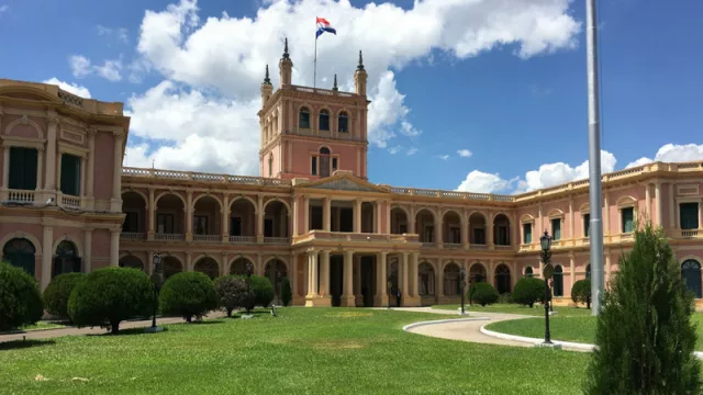 Horacio Cartes presenta su renuncia y espera jurar como Senador activo de la nación