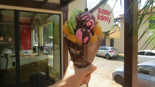 Bubble Bakery se encuentra sobre Tte. Zotti esq. Hassler.