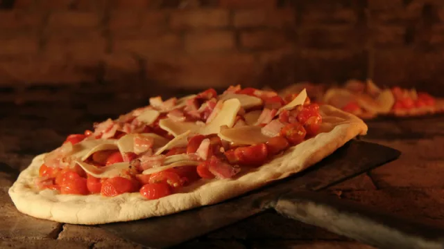 La pizza de la autoría de El Gordo Cocina estará disponible en las dos sucursales de Almacén de Pizzas.