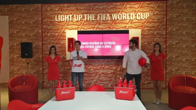 Una tienda para comprar, trabajar, ver fútbol y disfrutar una buena cerveza