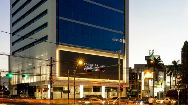 Torre de las Américas, sofisticado edificio corporativo en el eje de Villa Morra