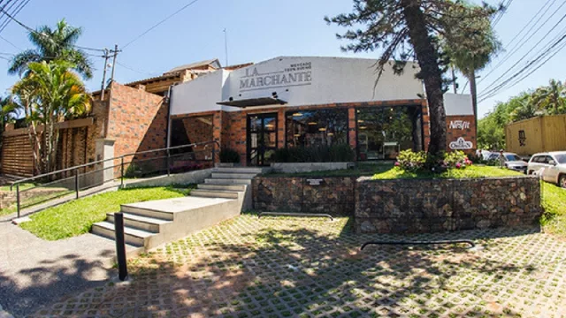 Dirección: Nuestra Señora del Carmen esquina Augusto Roa Bastos.