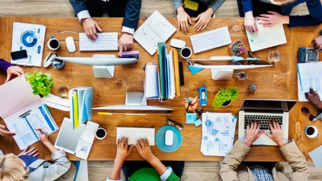 El mercado laboral uruguayo continúa en coma inducido (y no acompaña a la economía)