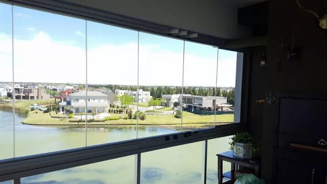 Reiki busca posicionarse en UY: quiere cerrar en 5 años todos los balcones de la rambla de MVD