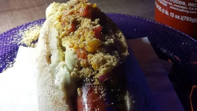 Abierto de martes a viernes desde las 18:30 horas y sábados desde las 20:00 horas.