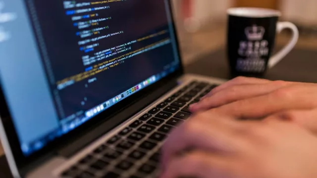 Tesla y SpaceX elminaron sus páginas de Facebook