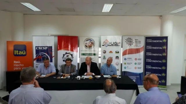 Gremios empresariales realizan foro para referentes industriales