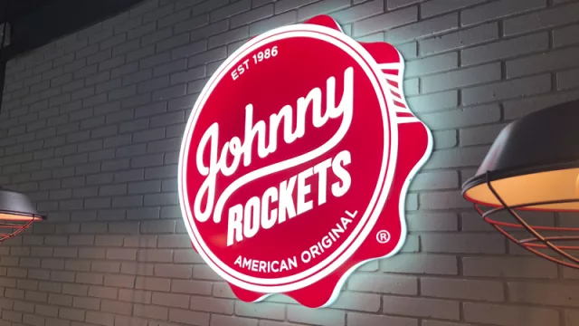 Johnny Rockets desembarcó en Uruguay con su versión más moderna