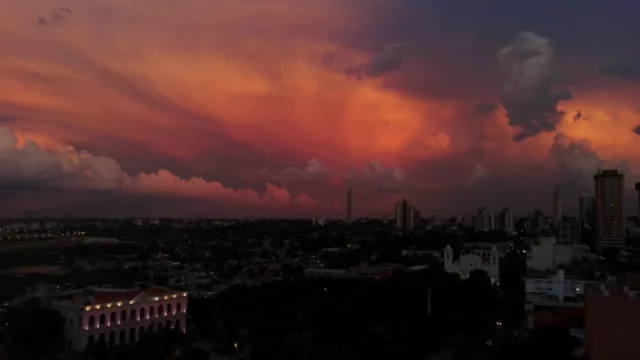 Atardecer en el centro de Asunción, por Stefan González. Fotografía finalista.