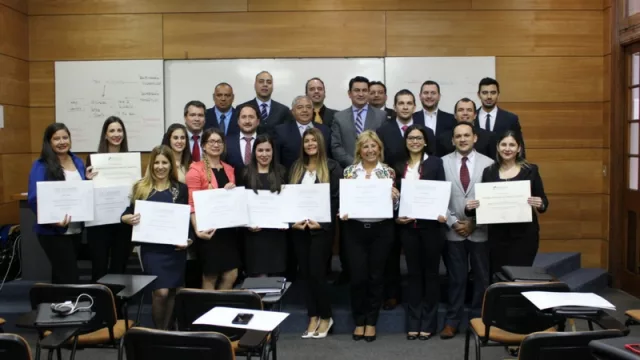 Egresan nuevos diplomados con certificación internacional y se vienen más especializaciones para 2018