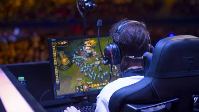 Las empresas empiezan a poner sus fichas en los eSports (un negocio de US$370.000 M en el mundo)