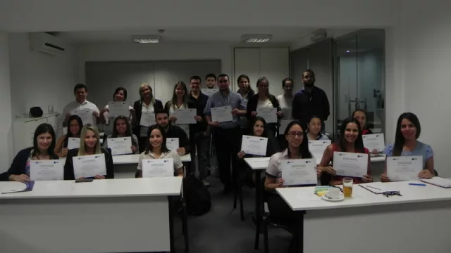 Ejecutivos culminan con éxito diplomado en comercio internacional