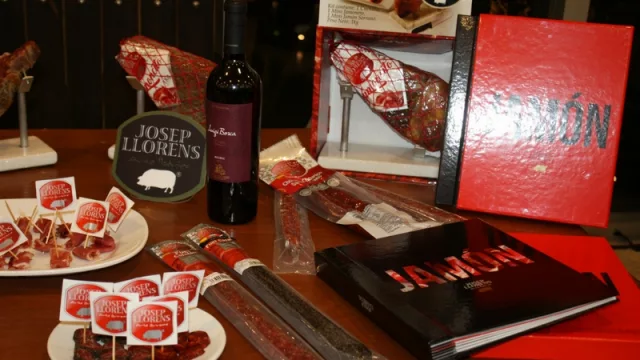 El Club M agasajó a sus clientes con una degustación de vinos.