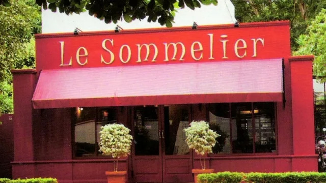 Le Sommelier se encuentra sobre Denis Roa casi Santa Teresa.