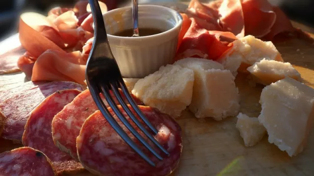 El Chanchito Rico queda en Roque González 797 esquina Alberto Sousa.