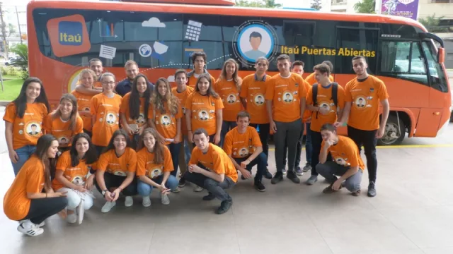 “Puertas Abiertas”, el programa de Itaú que busca desarrollar potencialidades de los alumnos