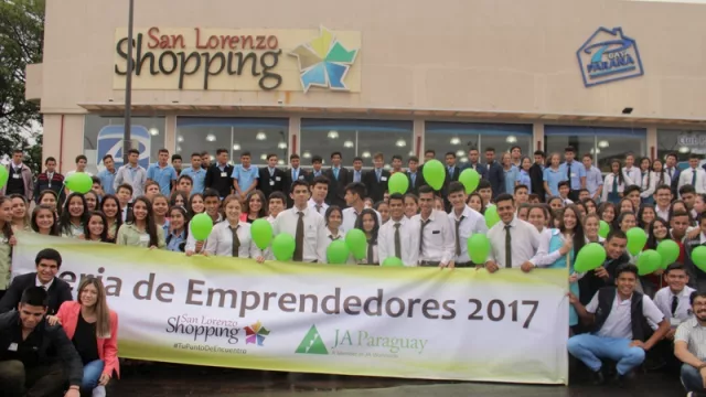 Feria mostró emprendimientos innovadores realizados por jóvenes