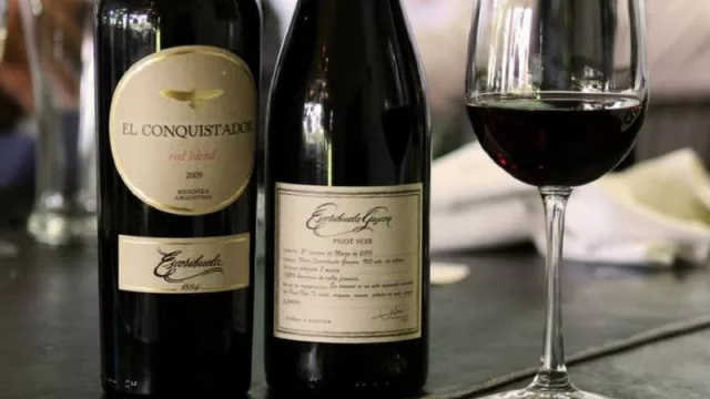 El servicio incluye las etiquetas del amplio portfolio de vinos argentinos de la importadora Frutos de los Andes.