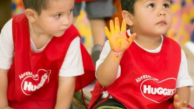 El abrazo de Huggies culmina tras su paso por guarderías de todo el país