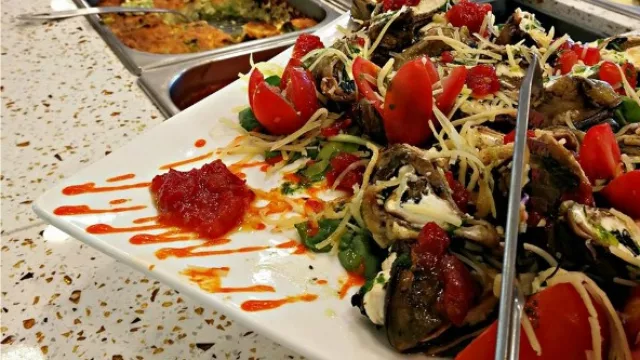 También tenés opciones de buffet al mediodía.