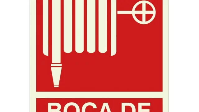 Grauser se pone el traje de bombero para apagar incendios en Paraguay