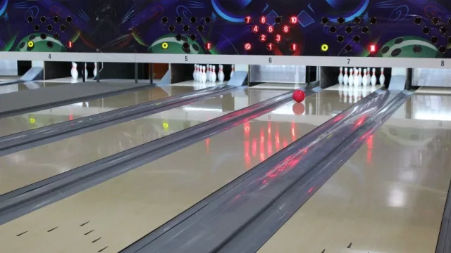AsuBowling: un nuevo espacio para los amantes de los bolos