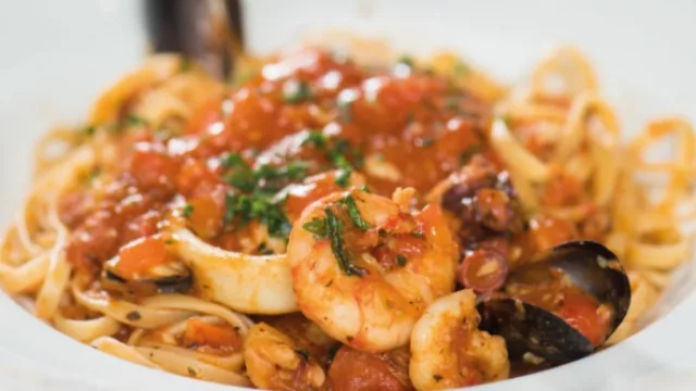 Deleitate con las exquisiteces de la casa.