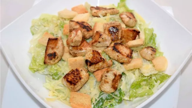 Inconfundible Caesar Salad del Bolsi.