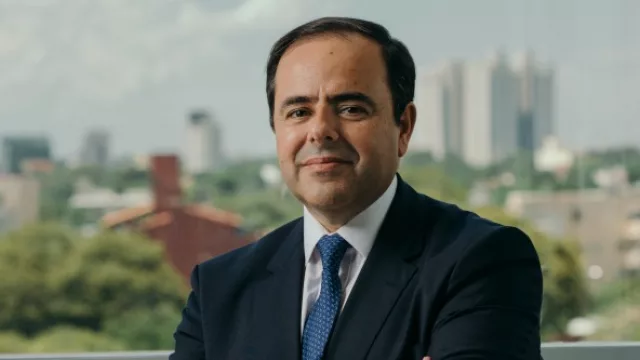 Director ejecutivo de la firma, Carlos Gesino.