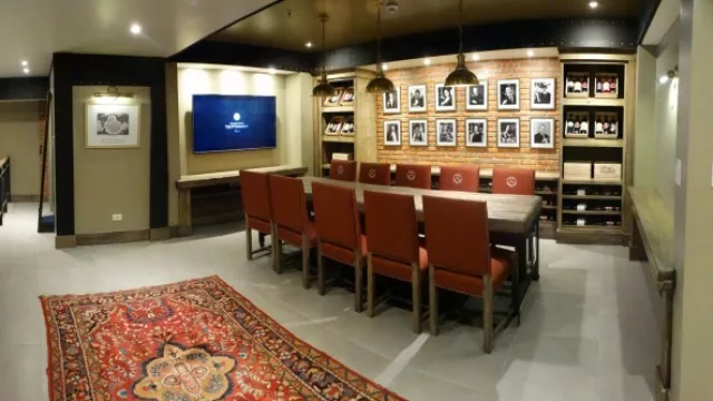 Café Monalisa en Asunción cuenta con un espacio para reuniones o encuentros más reservados.