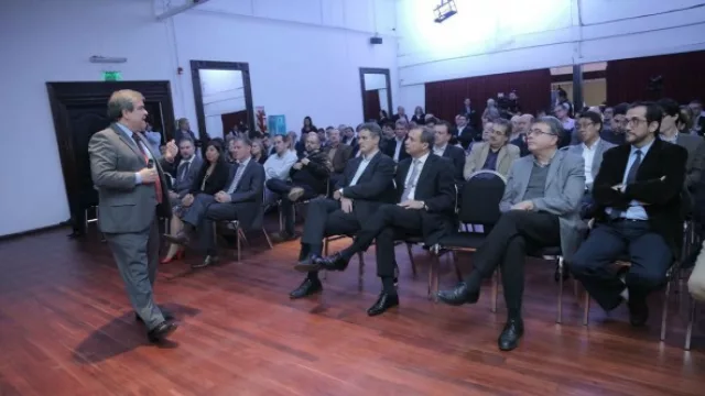 El déficit fiscal pone en riesgo la estabilidad macro, según Manuel Ferreira