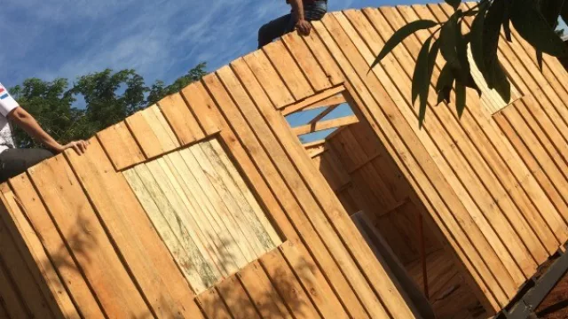 Voluntarios de BBVA y TECHO Paraguay construyen viviendas en Capiatá