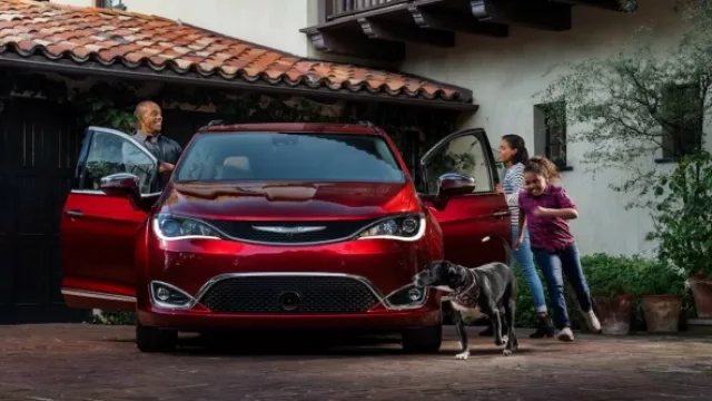 Fiat Chrysler se inspiró en los “héroes” latinos de EEUU con su nuevo monovolumen