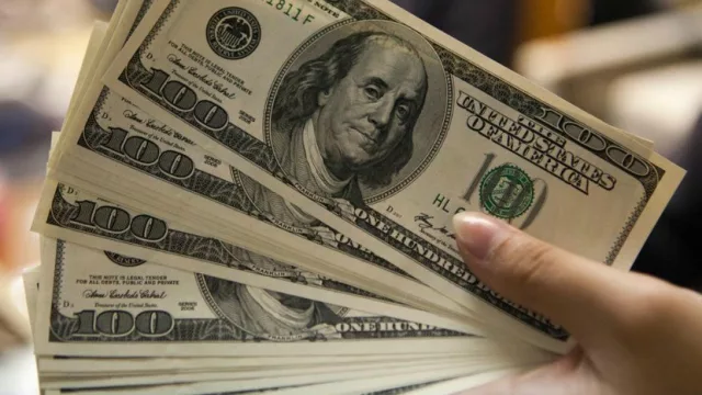 El dólar rondará los 5.900 guaraníes para fin de año
