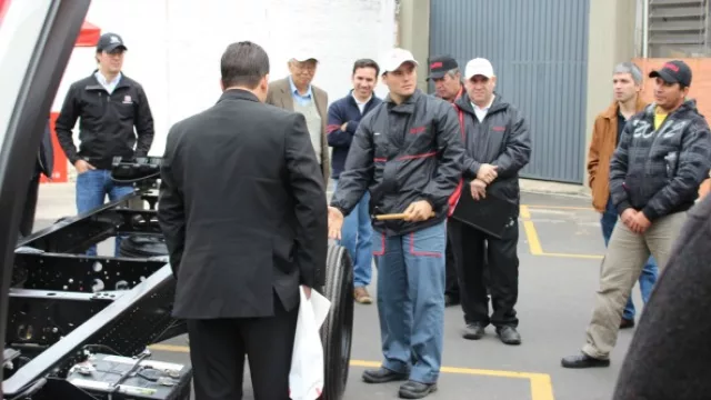 Expertos de Isuzu dictaron seminario de conducción segura