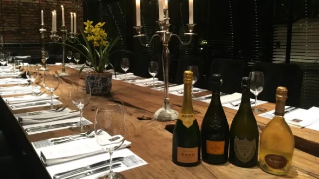 Fantástica carta de vinos y champagnes de la Factoría Hotel.