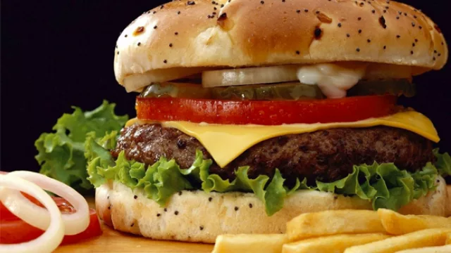 La hamburguesa es uno de los cinco platos más requeridos en Uruguay