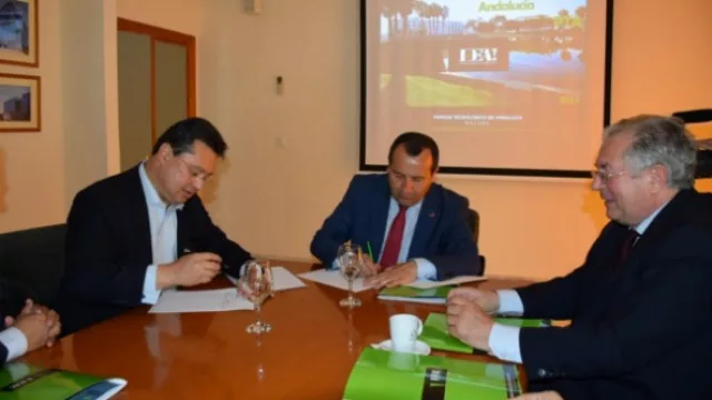 Ministro Gustavo Leite firma convenio con el Parque Tecnológico de Andalucía