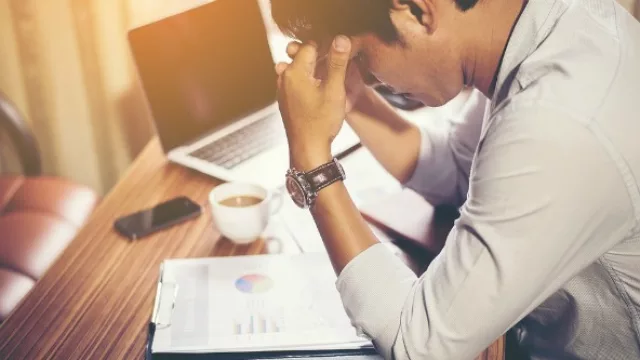 Cuando uno está estresado es indispensable eliminar el alcohol y el tabaco, dormir bien y descansar.