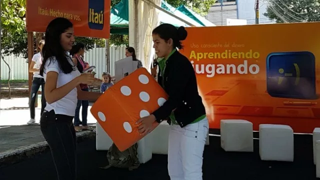Itaú comparte orientaciones sobre uso consciente del dinero en la Expo Sustentable